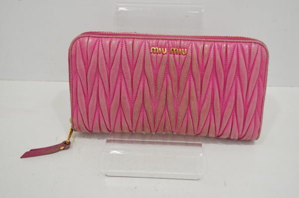 miumiu-pink-before miumiuの財布のクリーニング事例