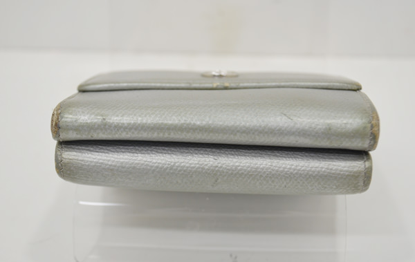 シャネルの三つ折り財布